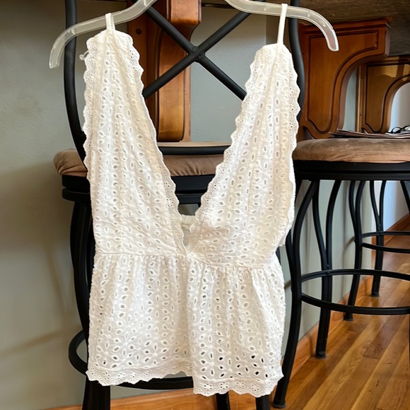 Tops - Deep-V Eyelet White Top, so pretty on. Open back, adjustable. No brand
